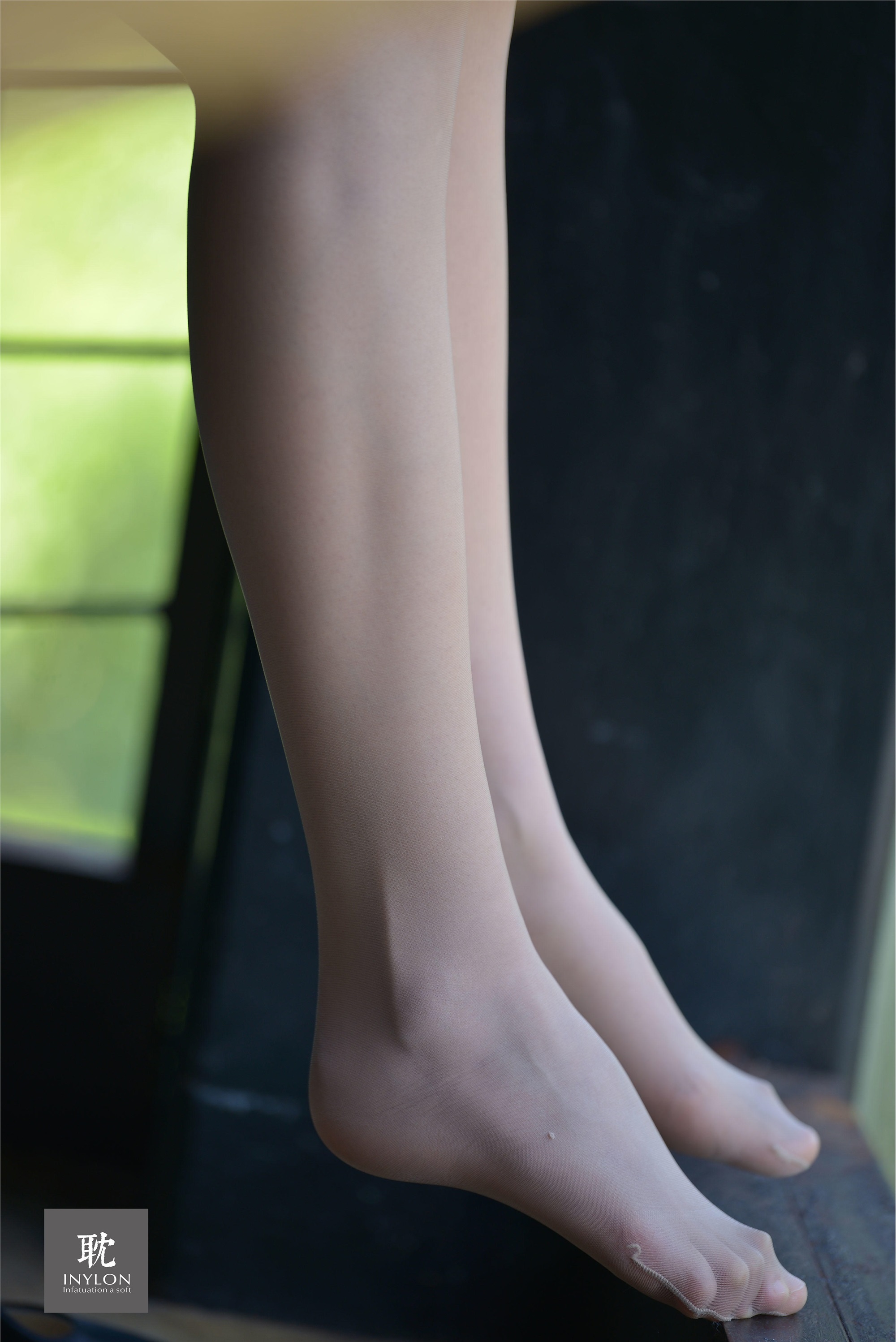 IESS异思趣向《普惠集238》- 模特：阿离《窗边反复斟酌的34码小脚》